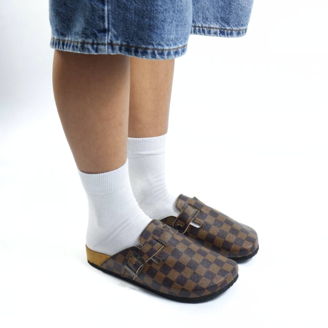 CHECKERBOARD CLOG IN TOBACCO BROWN