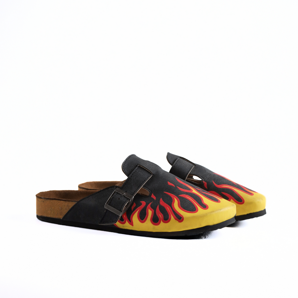 FLAMING HOT CLOG IN CHARCOAL BLACK