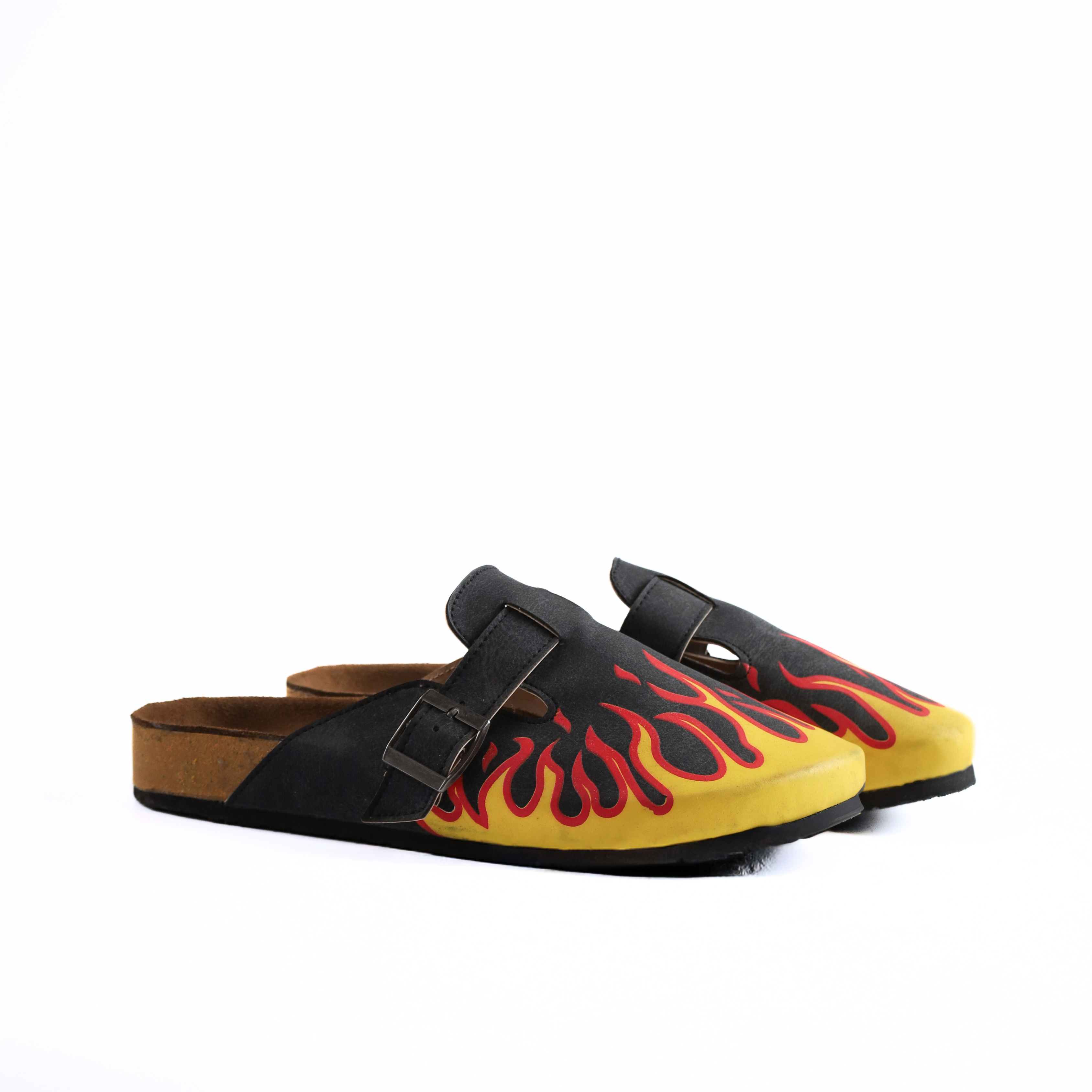 FLAMING HOT CLOG IN CHARCOAL BLACK