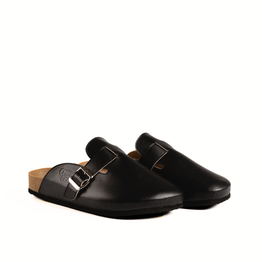 OILED LEATHER CLOG IN ONYX BLACK