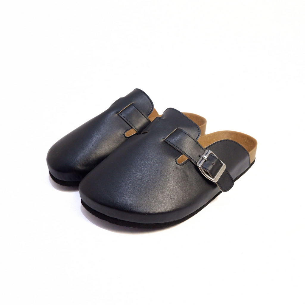 OILED LEATHER CLOG IN ONYX BLACK