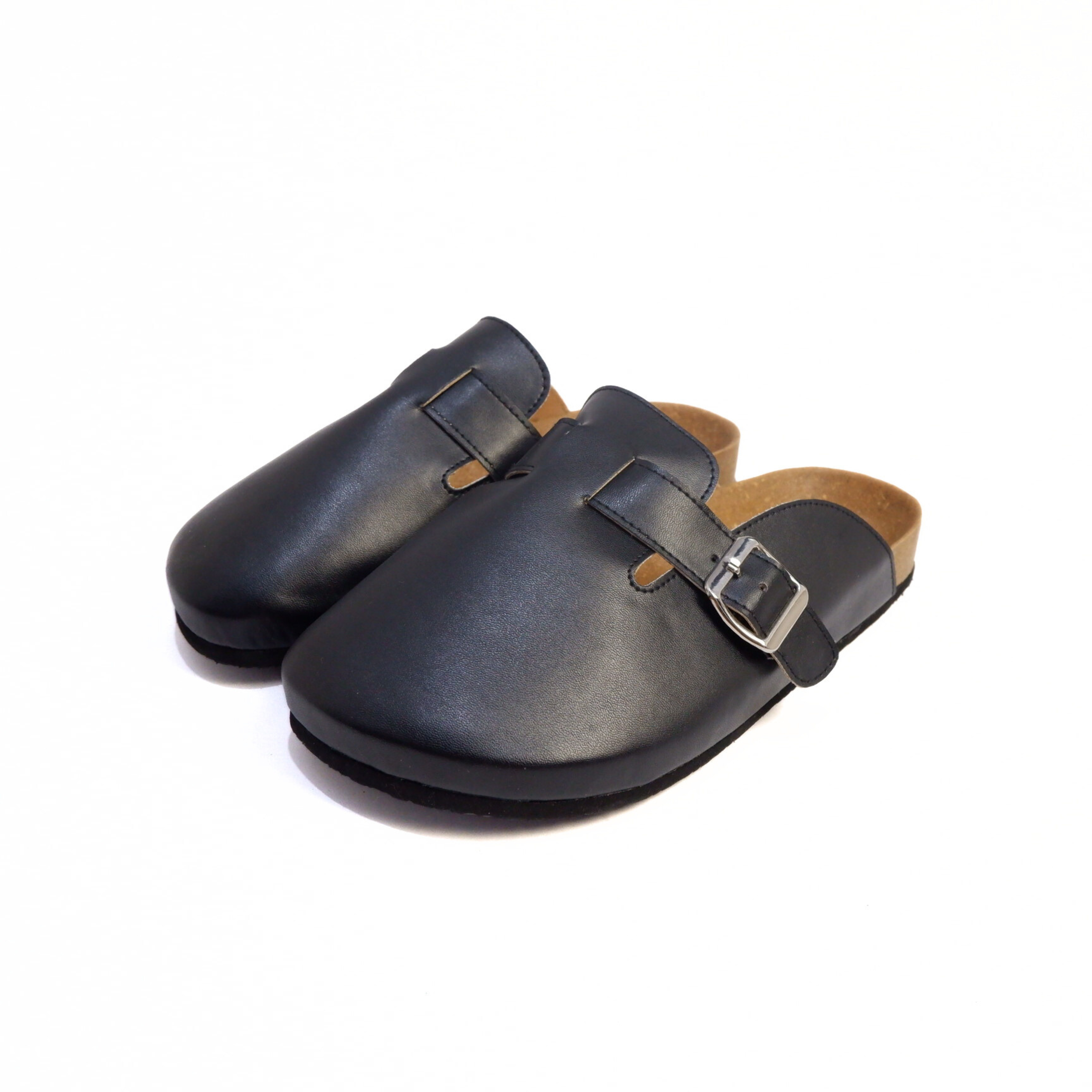 OILED LEATHER CLOG IN ONYX BLACK