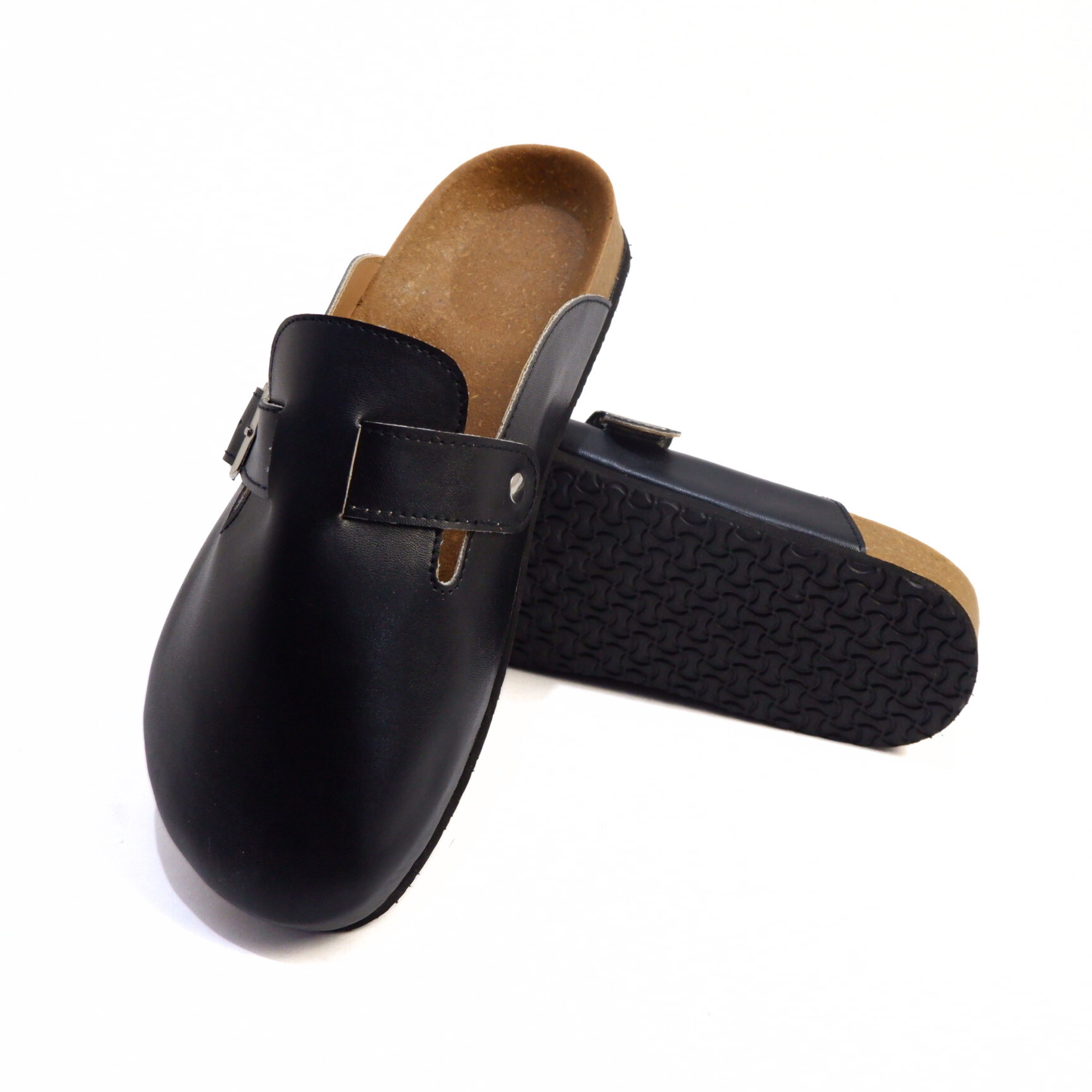 OILED LEATHER CLOG IN ONYX BLACK