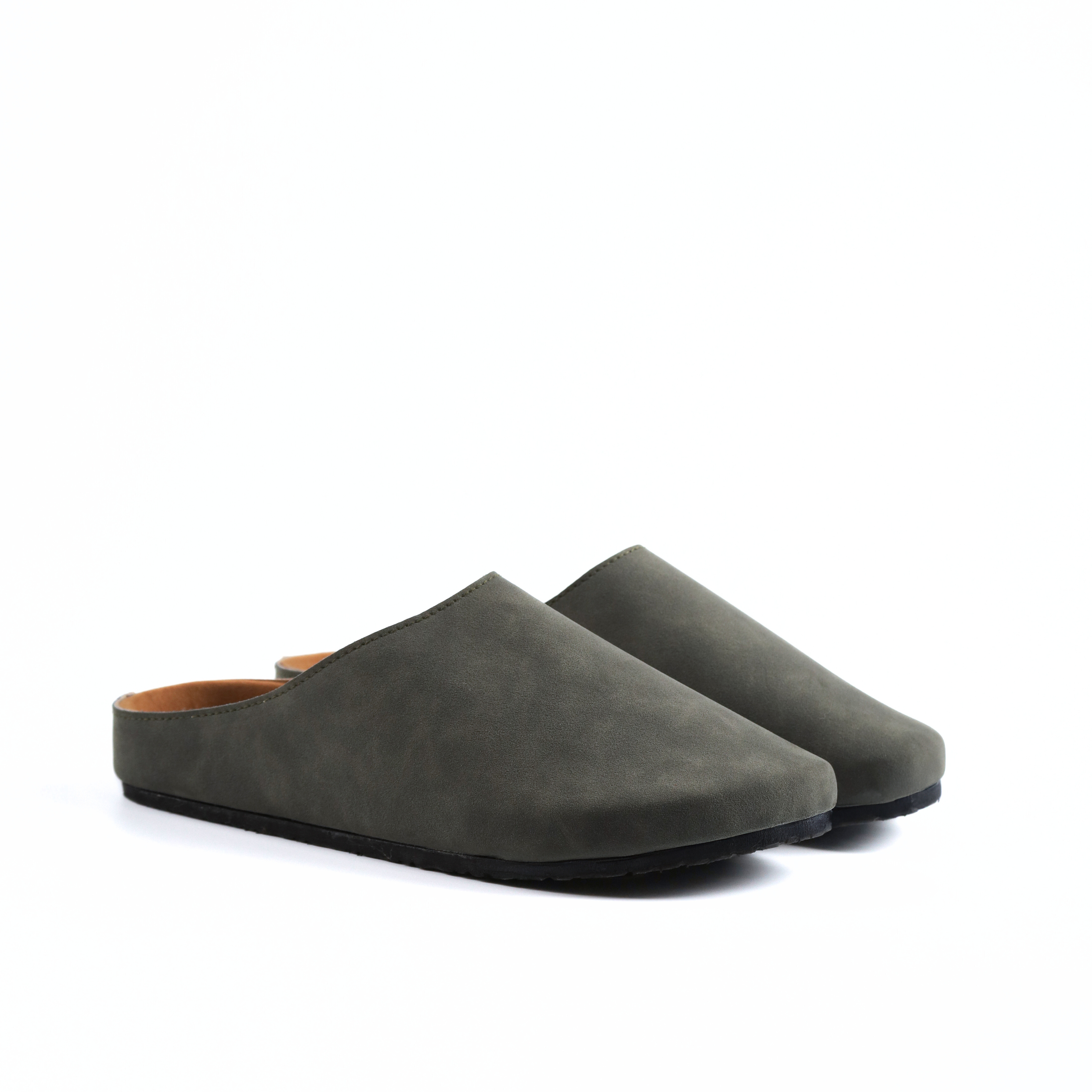 CLASSIC MULES IN OLIVE GREEN