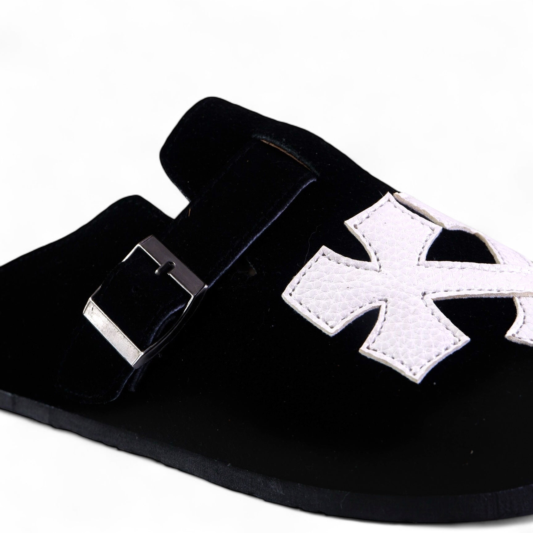 CRIXCRUX CLOG IN SPACE BLACK